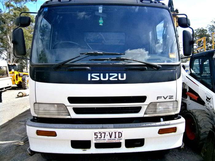 Isuzu Tip Truck head-on